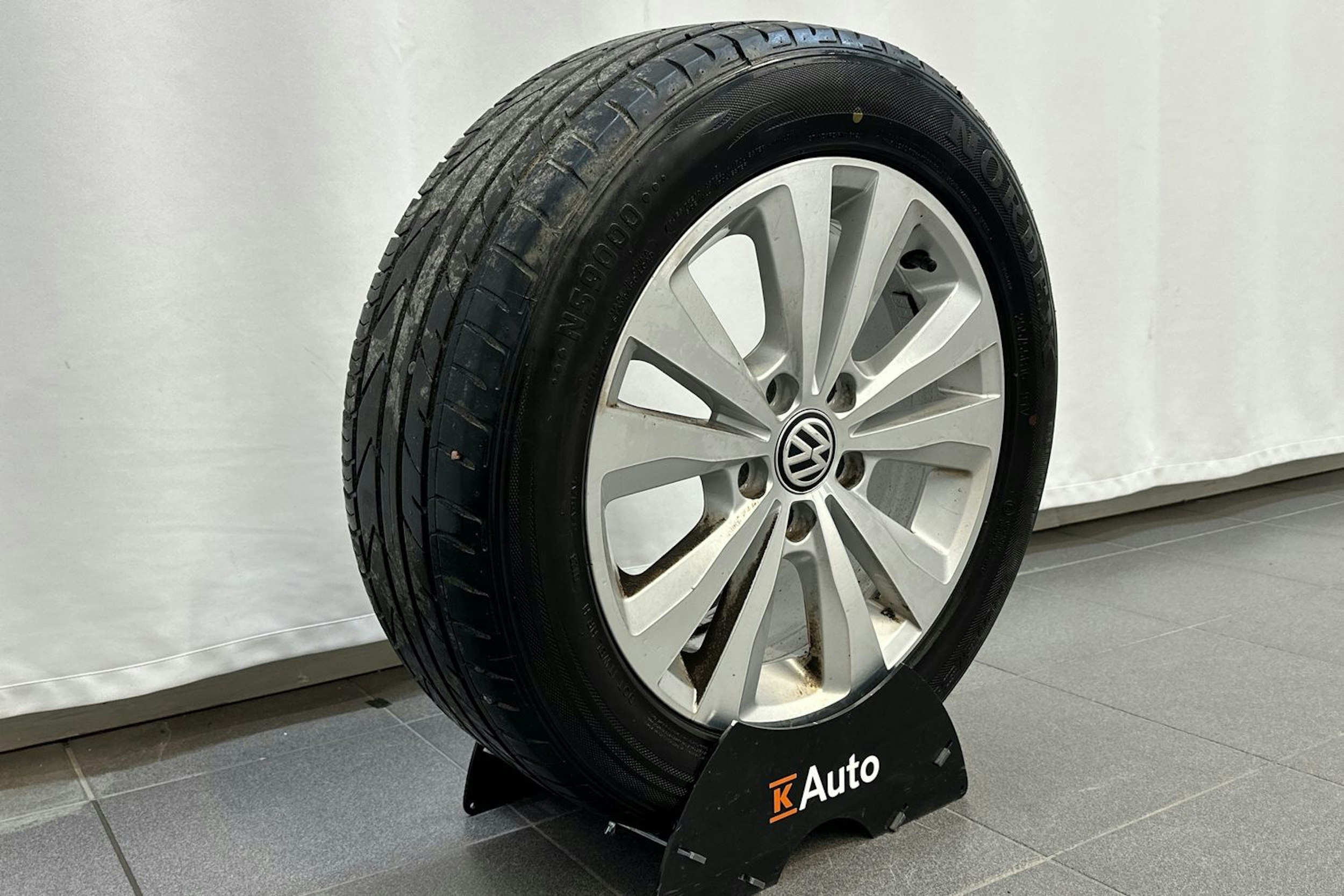 valkoinen Volkswagen Golf 2019 kuva 33.