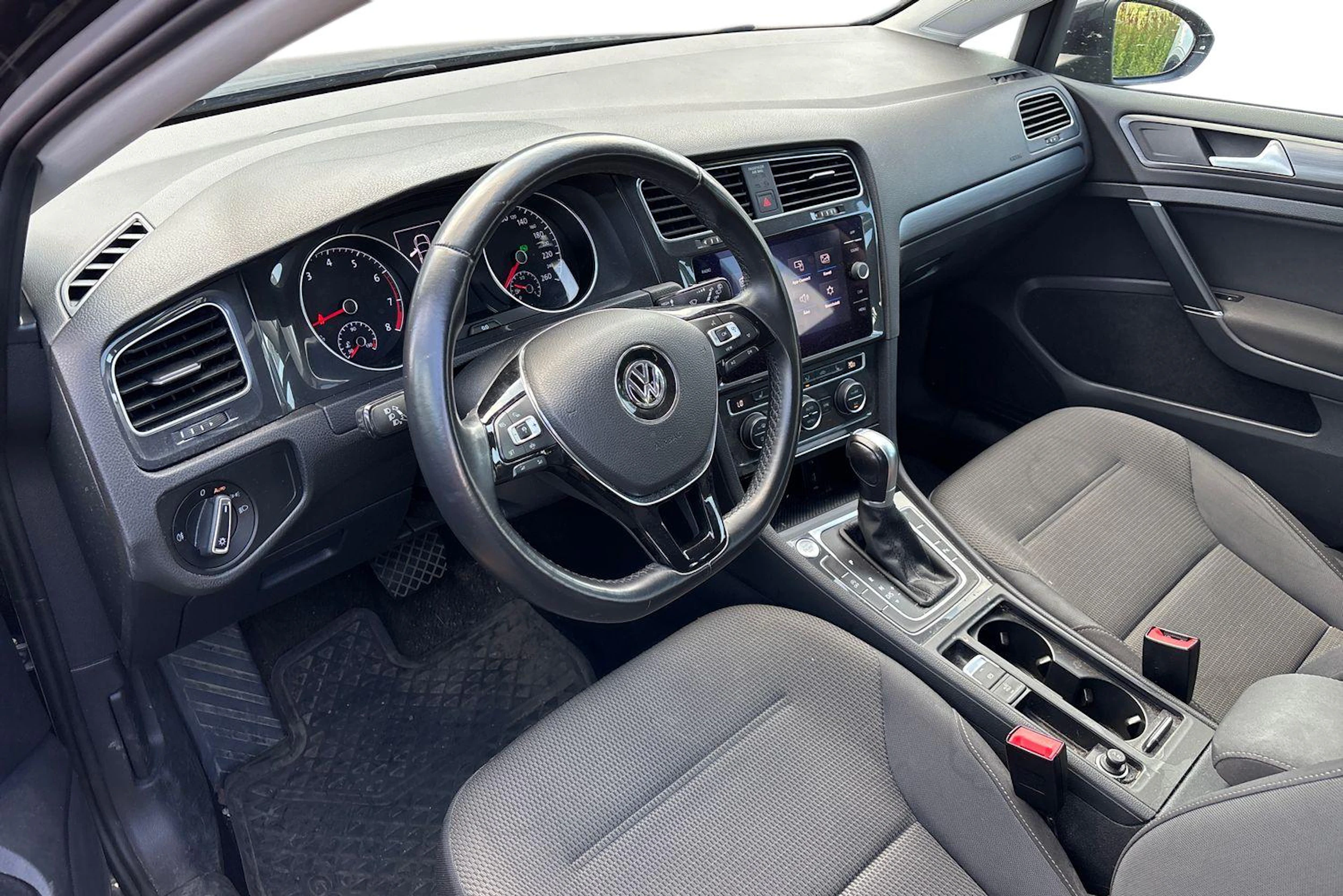 musta Volkswagen Golf 2019 kuva 3.