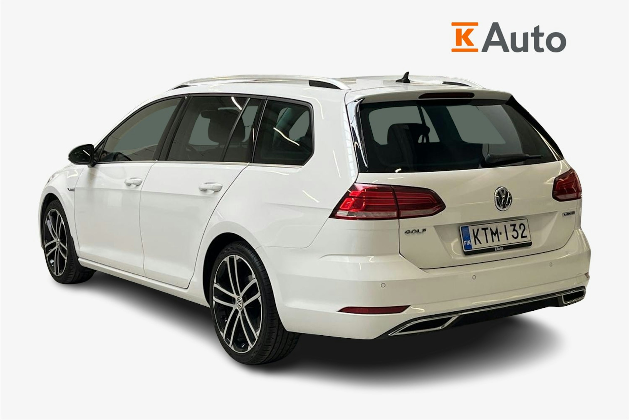 valkoinen Volkswagen Golf 2019 kuva 2.