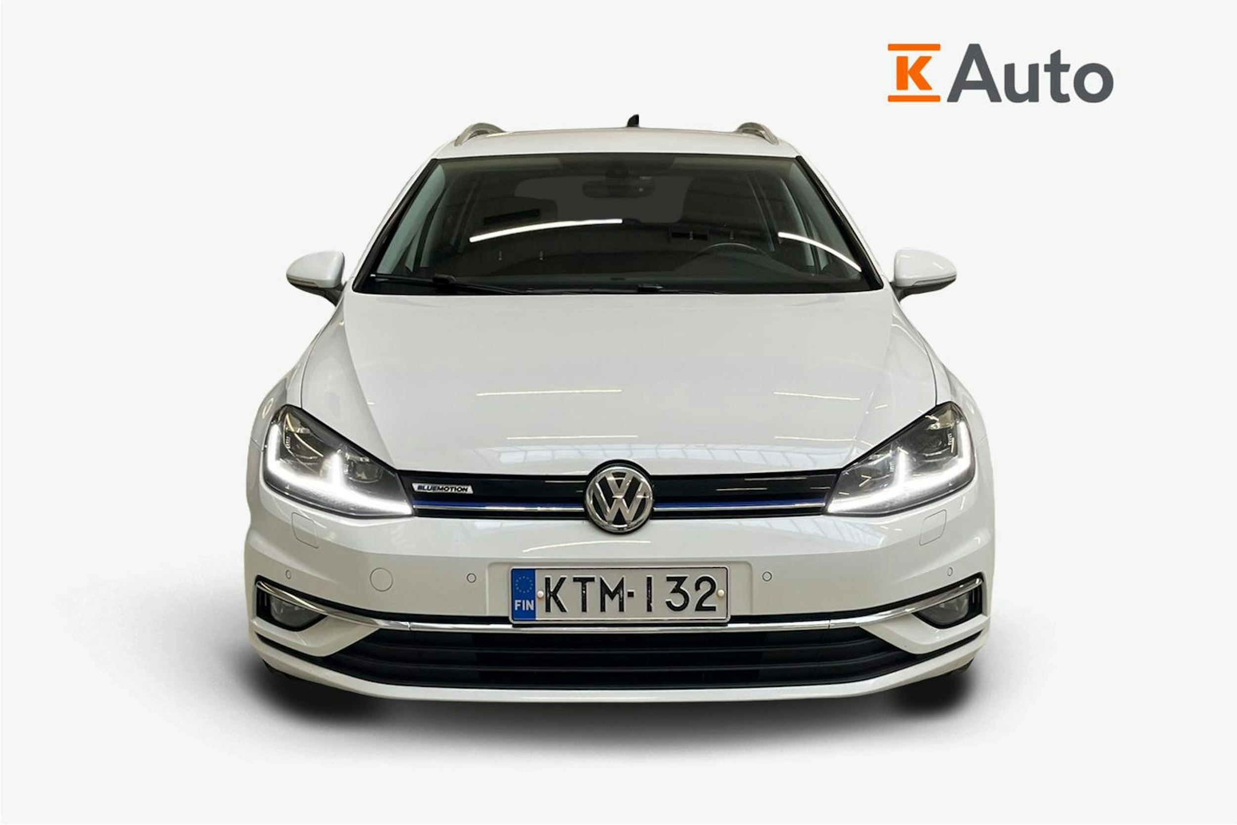 valkoinen Volkswagen Golf 2019 kuva 4.
