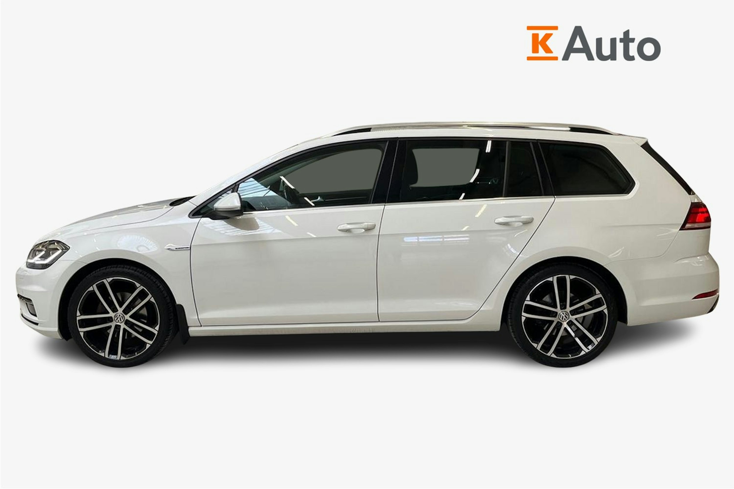valkoinen Volkswagen Golf 2019 kuva 5.
