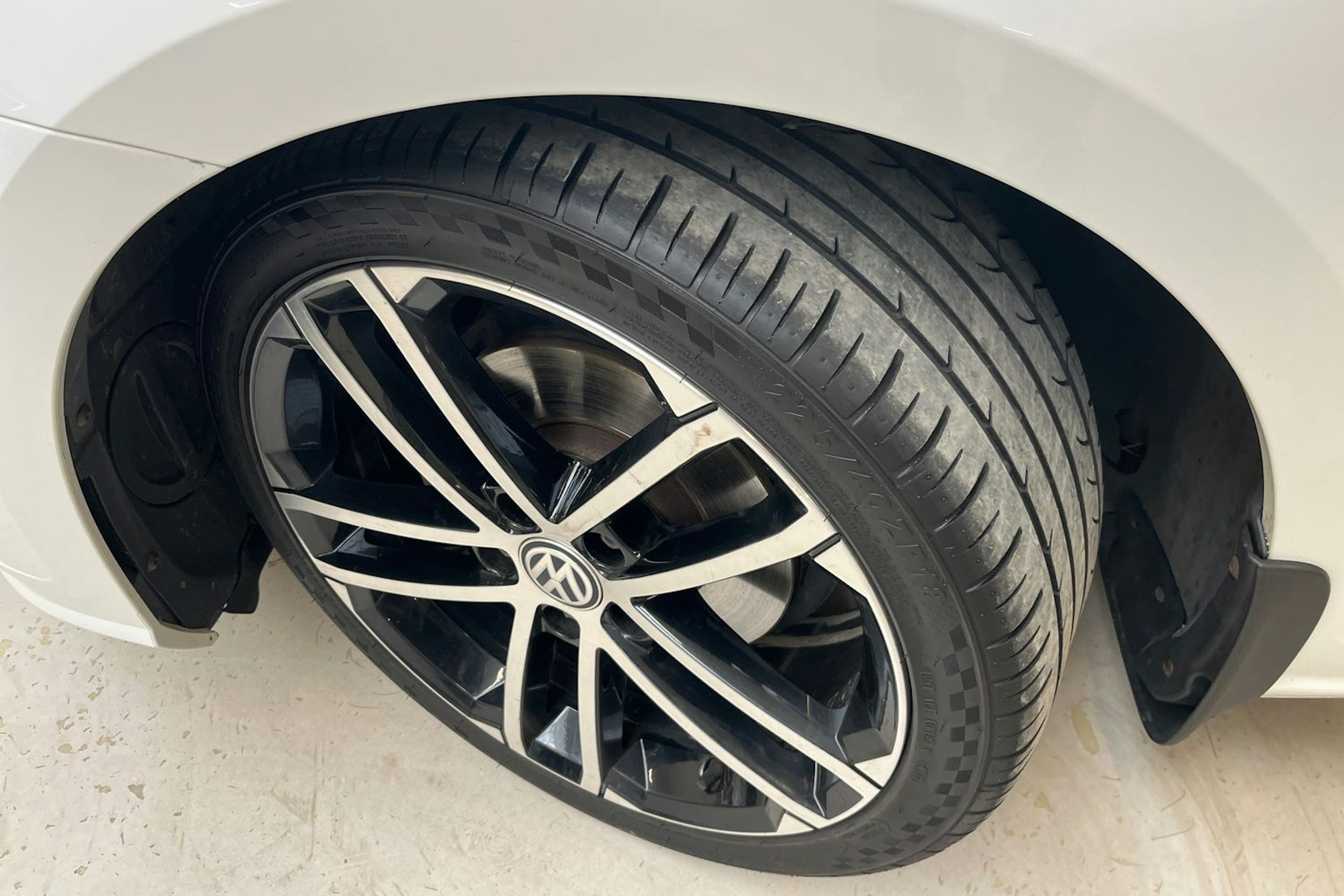valkoinen Volkswagen Golf 2019 kuva 10.