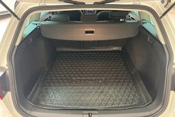 valkoinen Volkswagen Golf 2019 kuva 11.