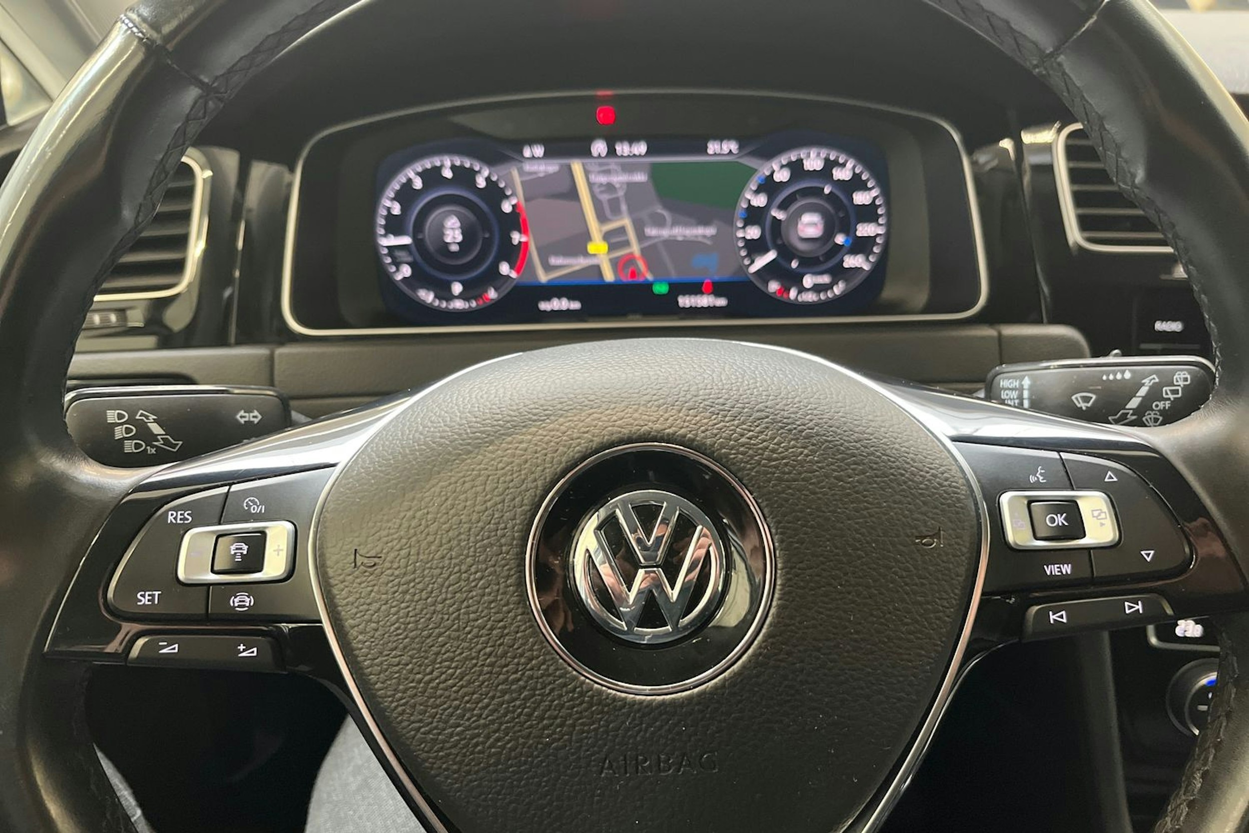 valkoinen Volkswagen Golf 2019 kuva 13.