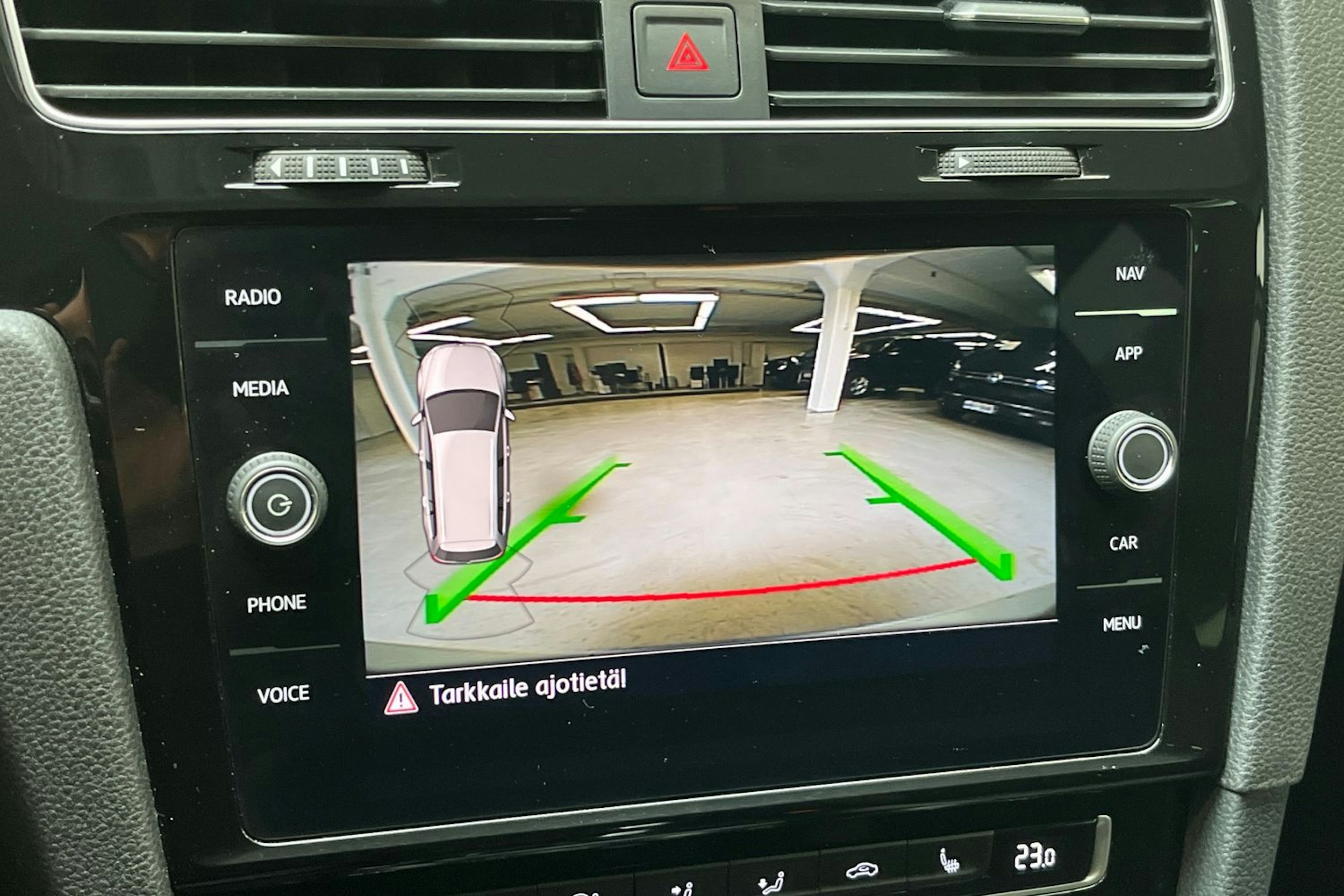 valkoinen Volkswagen Golf 2019 kuva 15.