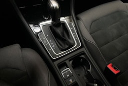valkoinen Volkswagen Golf 2019 kuva 16.