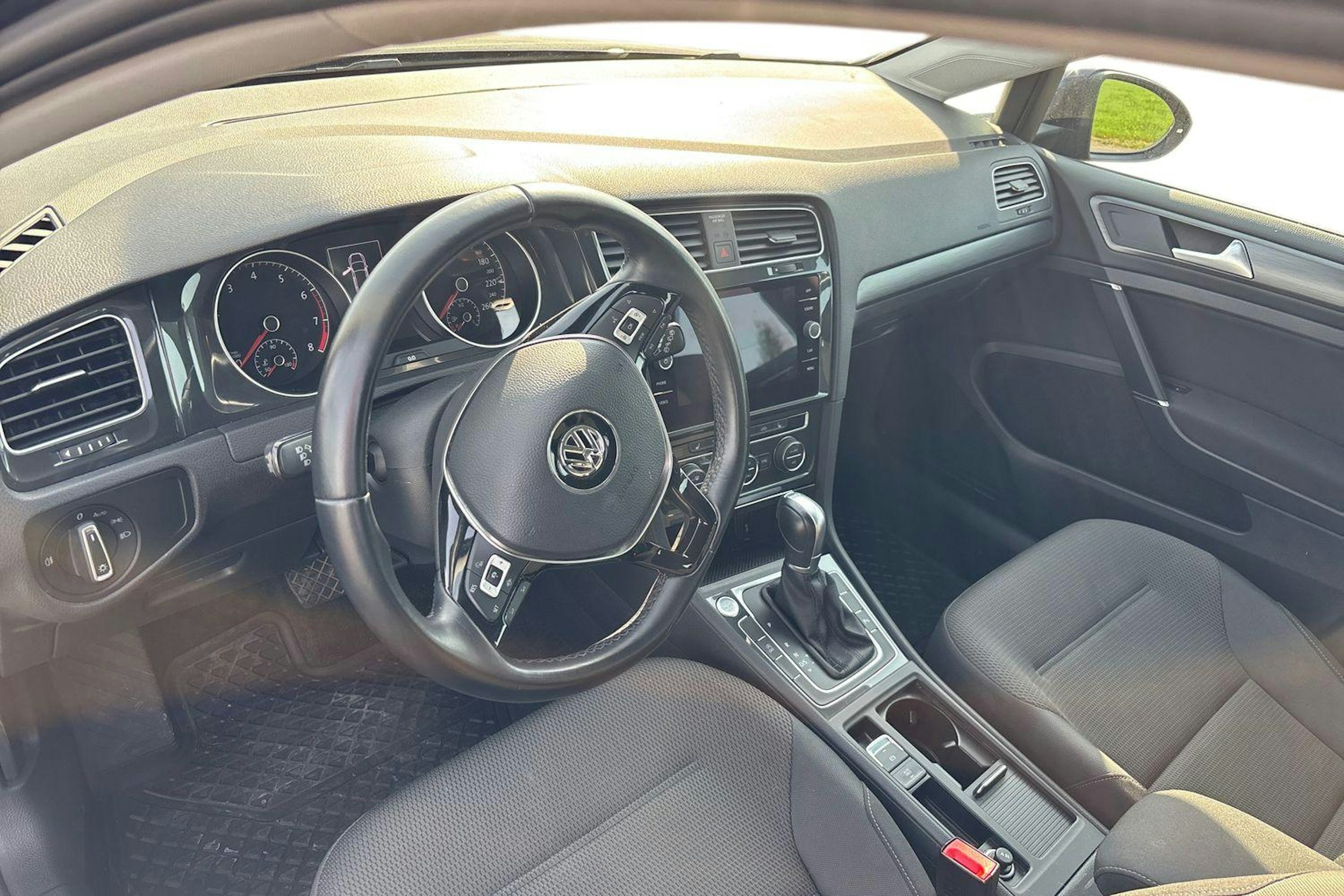 Sininen Volkswagen GOLF 2019 kuva 3.