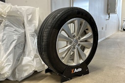 valkoinen Volkswagen Golf 2019 kuva 13.