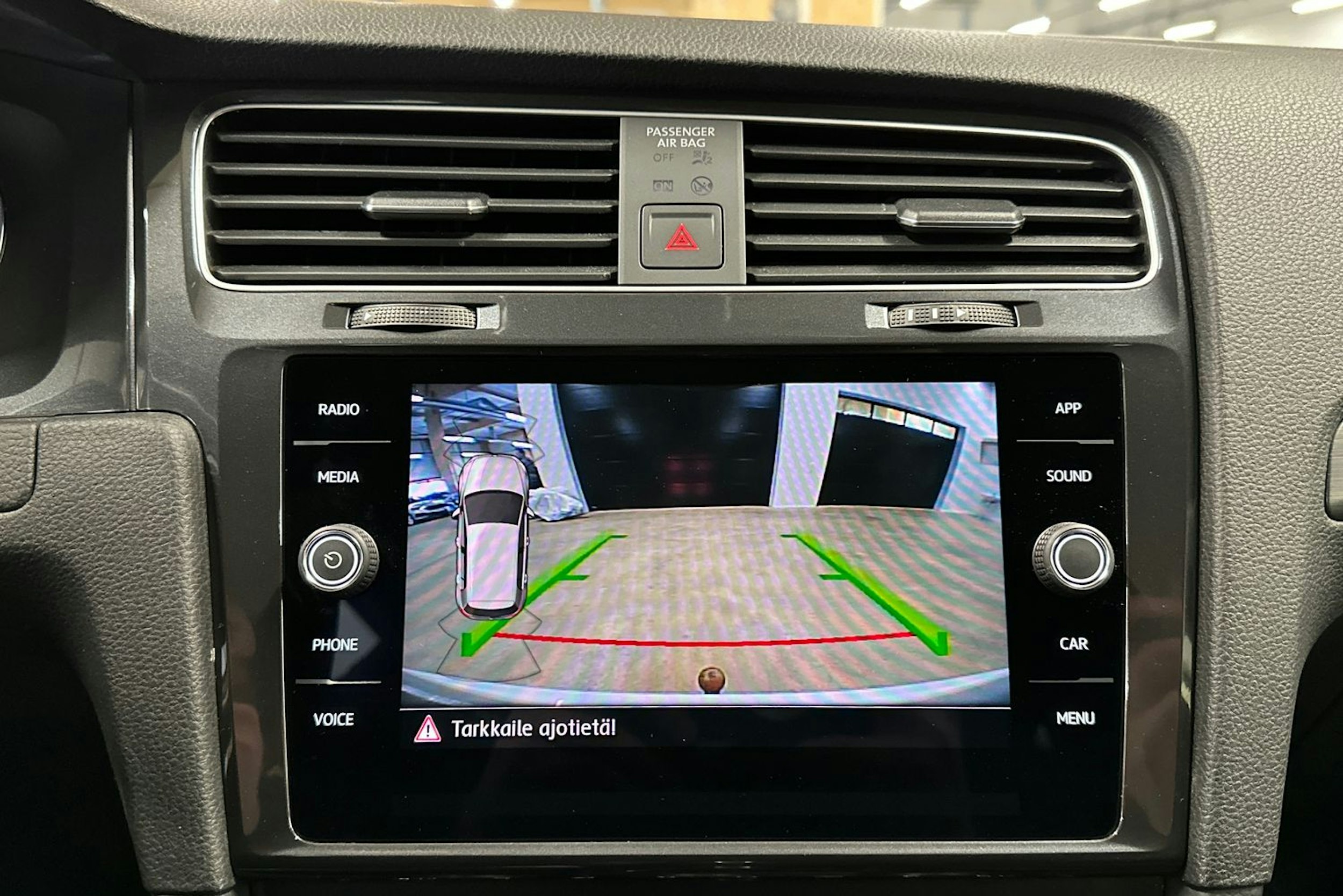 valkoinen Volkswagen Golf 2019 kuva 15.