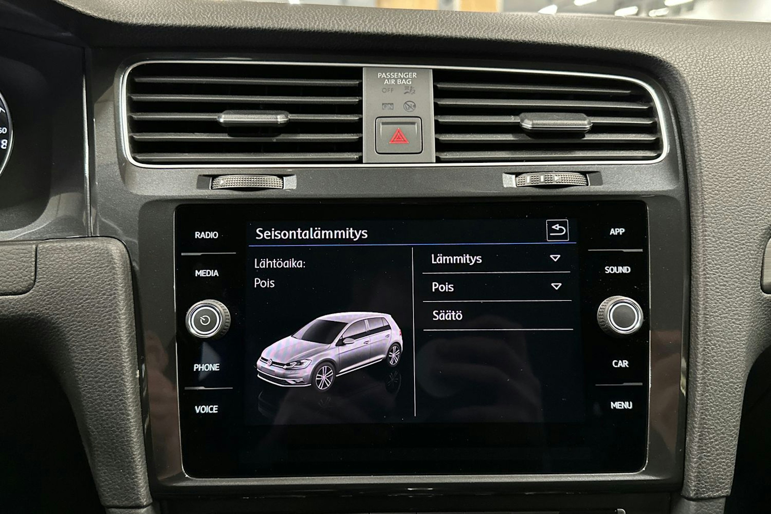 valkoinen Volkswagen Golf 2019 kuva 16.