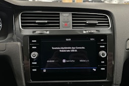 valkoinen Volkswagen Golf 2019 kuva 17.