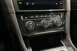 valkoinen Volkswagen Golf 2019 kuva 20.