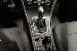 valkoinen Volkswagen Golf 2019 kuva 21.