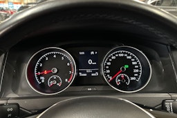 valkoinen Volkswagen Golf 2019 kuva 22.