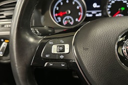 valkoinen Volkswagen Golf 2019 kuva 23.