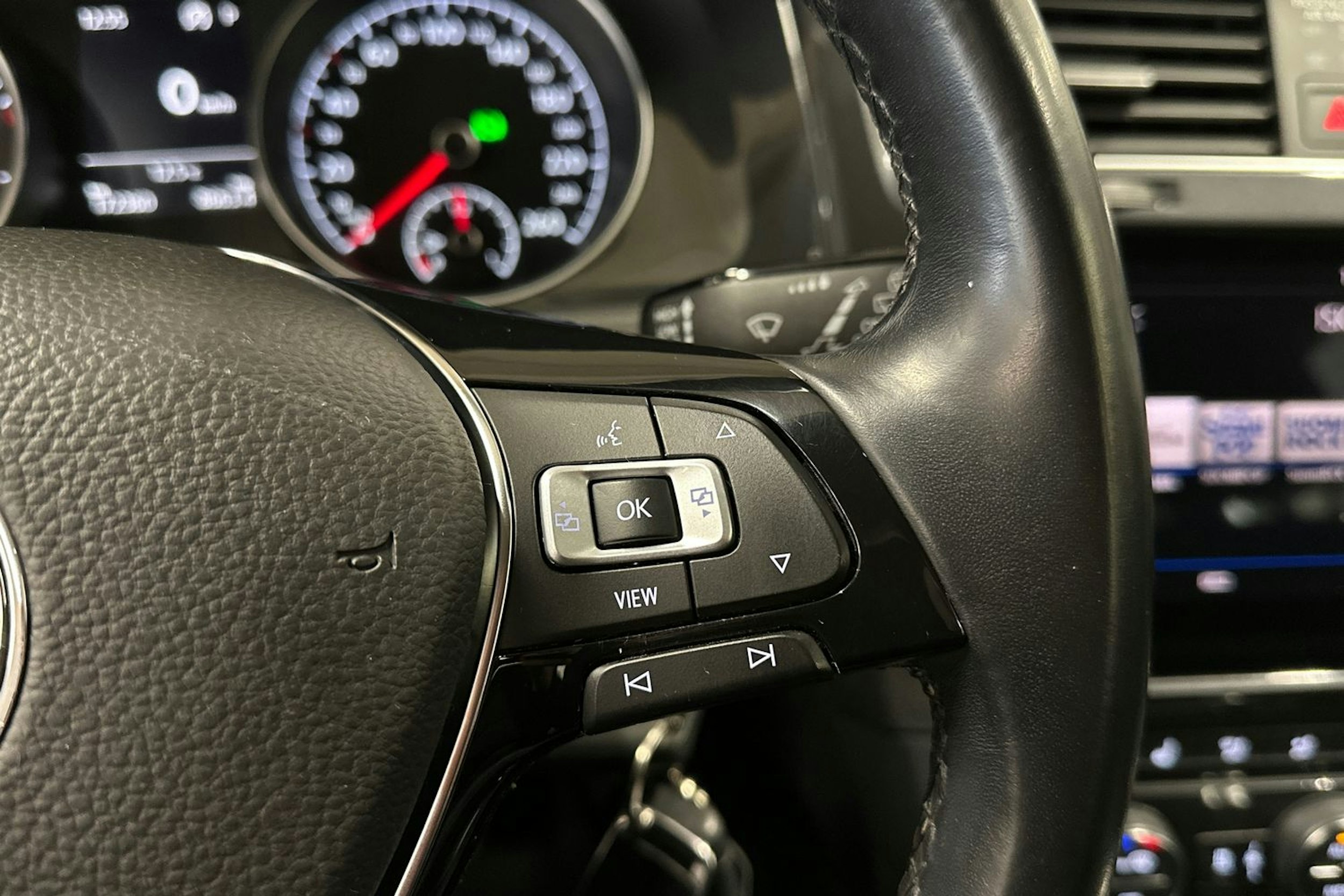 valkoinen Volkswagen Golf 2019 kuva 24.