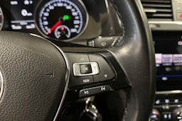 valkoinen Volkswagen Golf 2019 kuva 24.