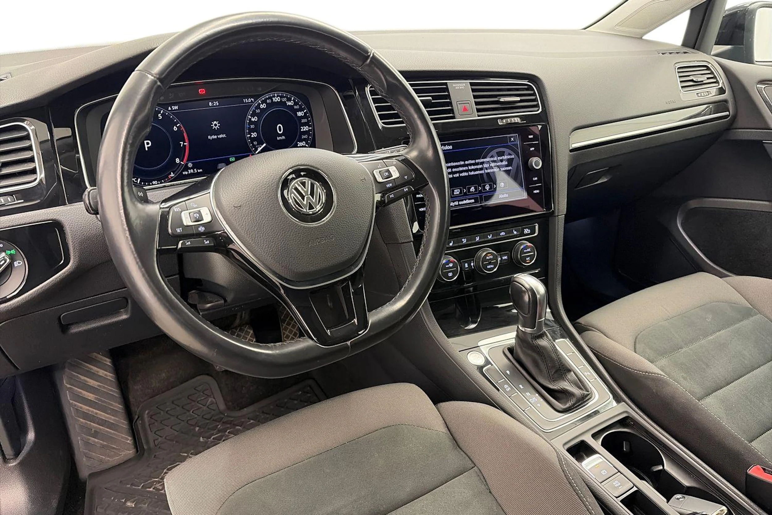 musta Volkswagen Golf 2019 kuva 6.