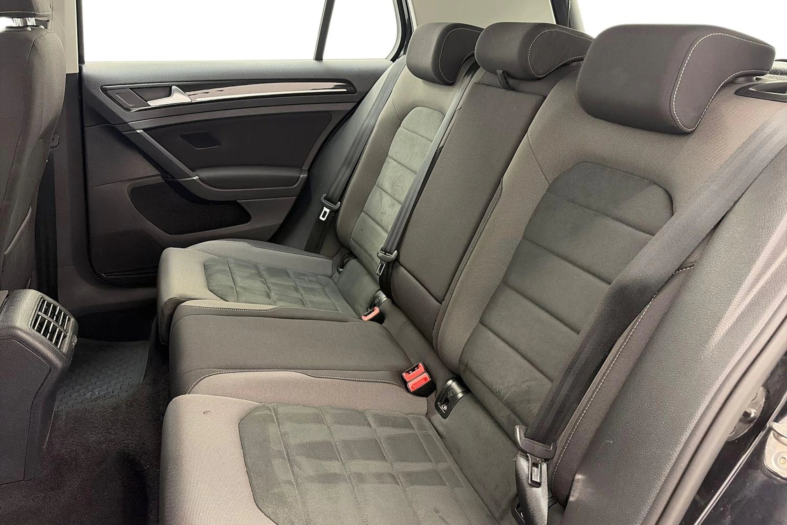 musta Volkswagen Golf 2019 kuva 8.