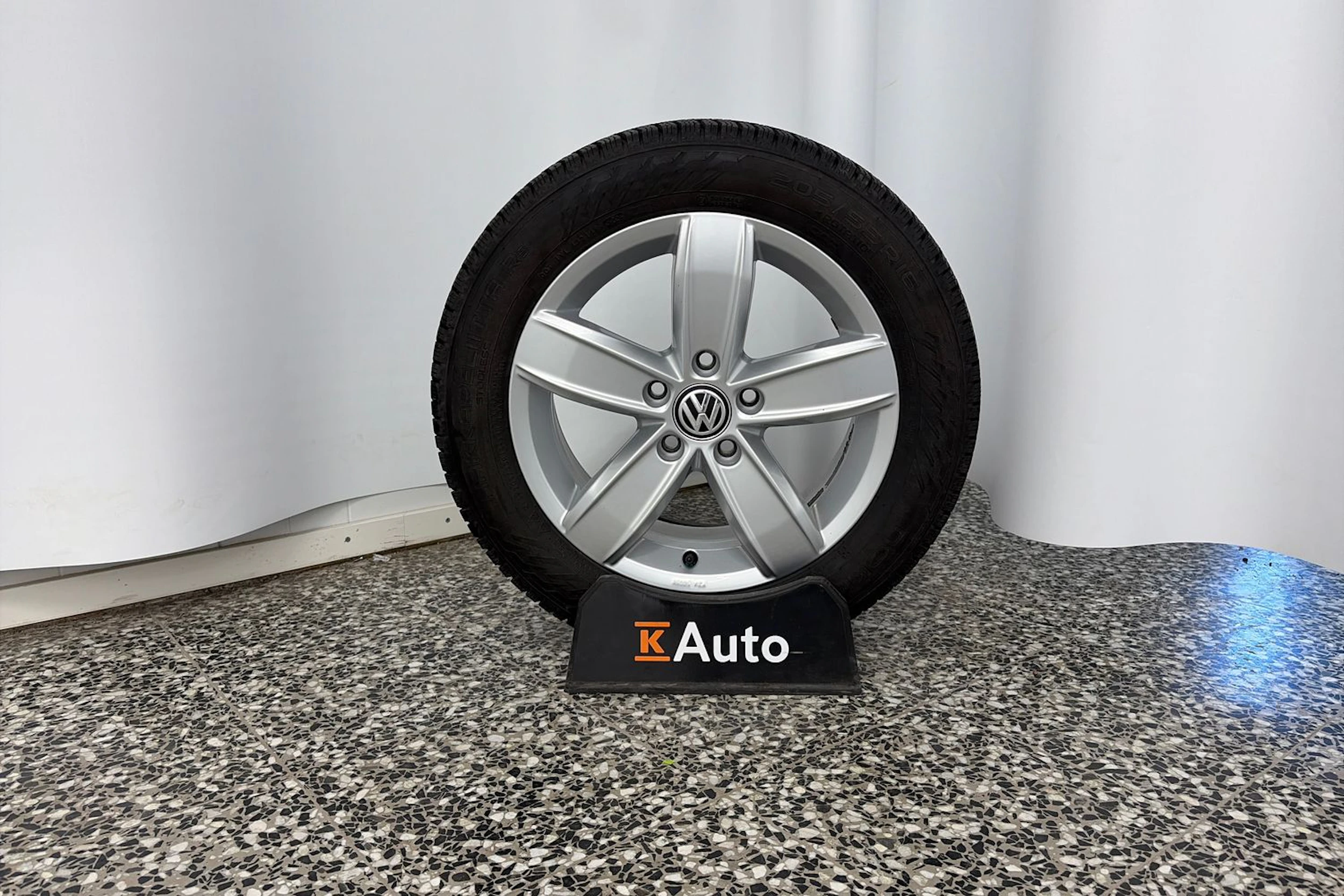 musta Volkswagen Golf 2019 kuva 10.