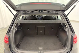 musta Volkswagen Golf 2019 kuva 11.