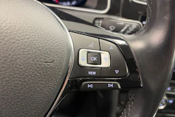 musta Volkswagen Golf 2019 kuva 16.