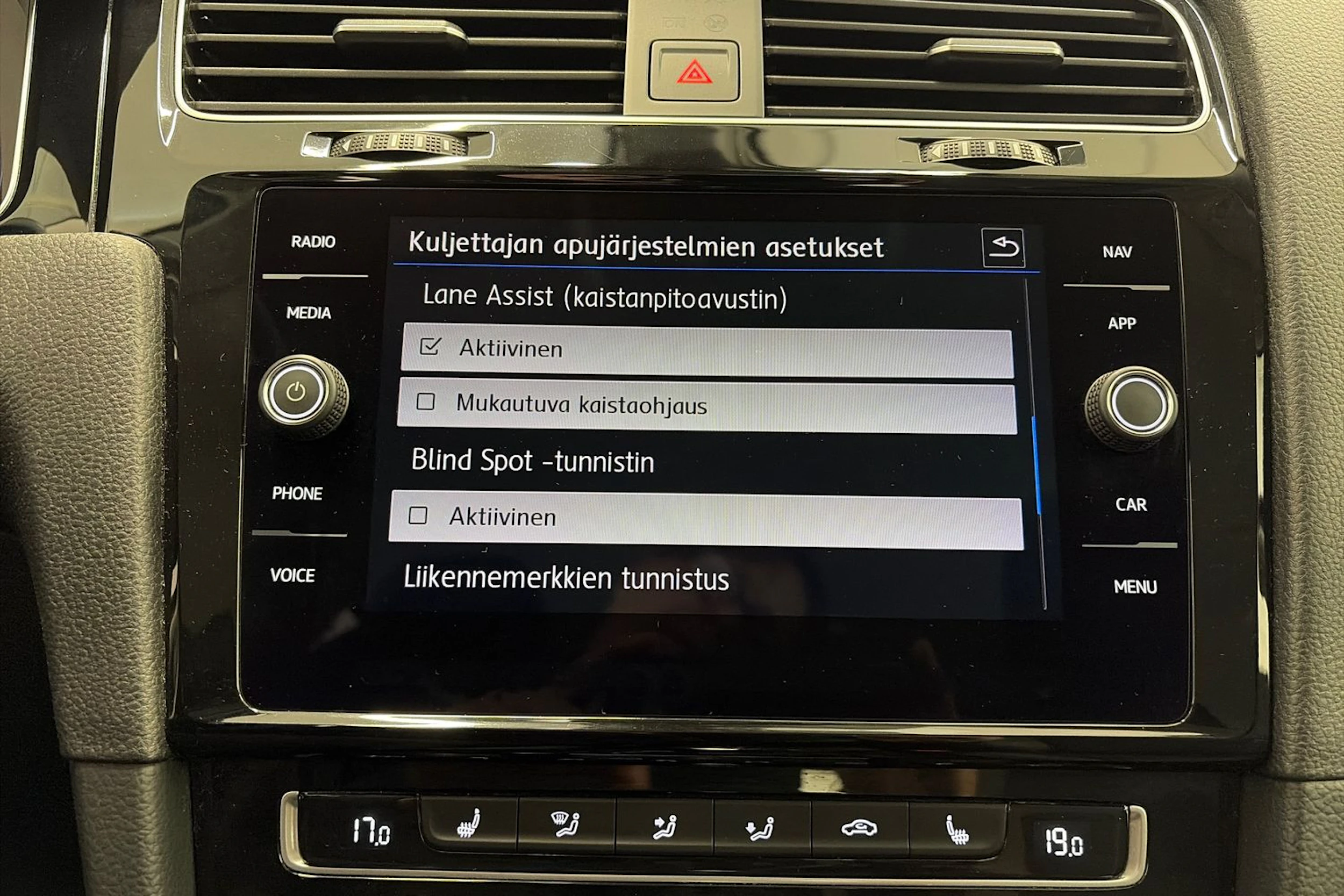 musta Volkswagen Golf 2019 kuva 21.