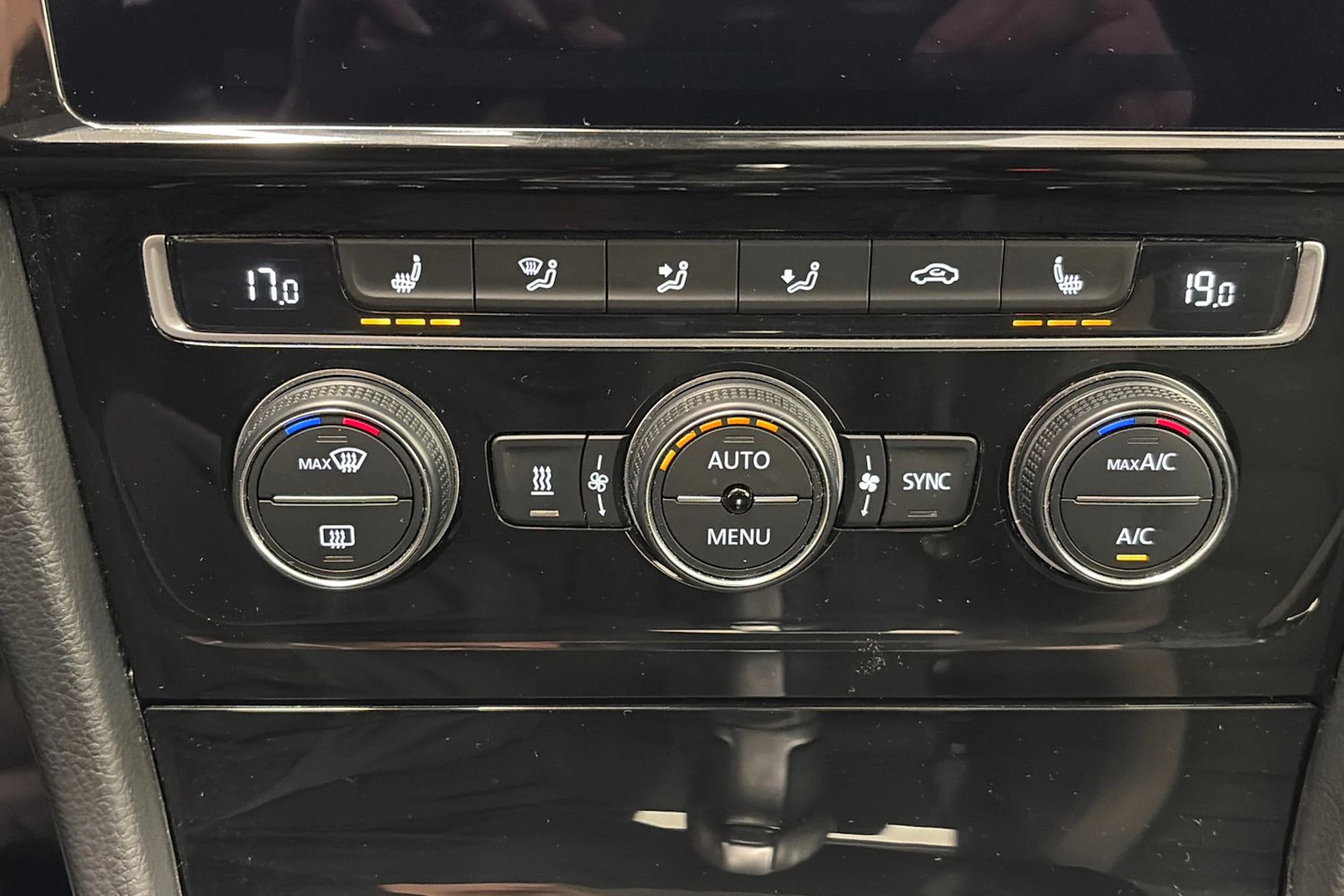 musta Volkswagen Golf 2019 kuva 24.
