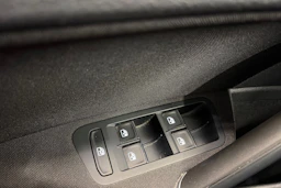 musta Volkswagen Golf 2019 kuva 26.