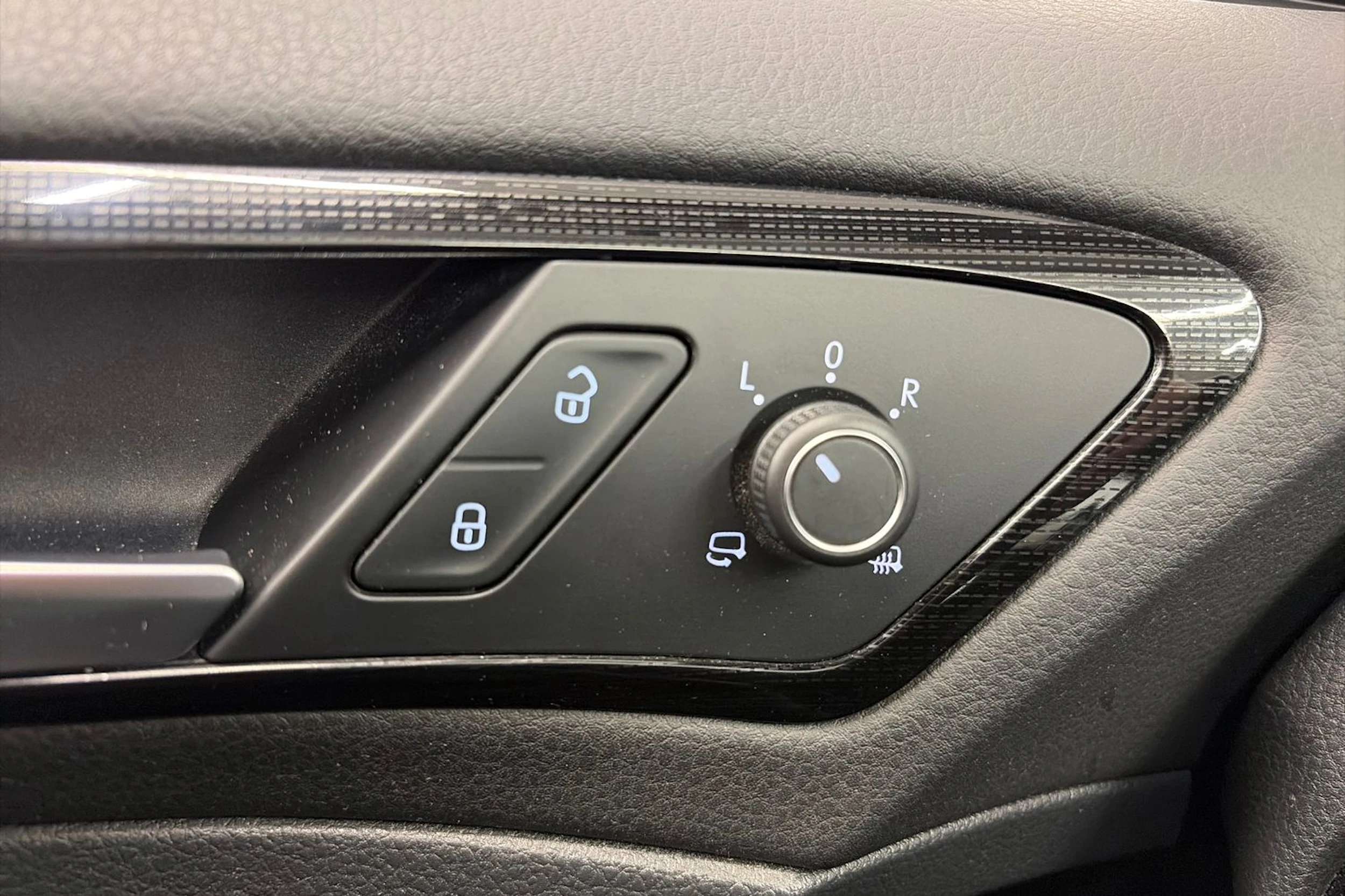musta Volkswagen Golf 2019 kuva 27.