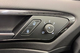 musta Volkswagen Golf 2019 kuva 27.