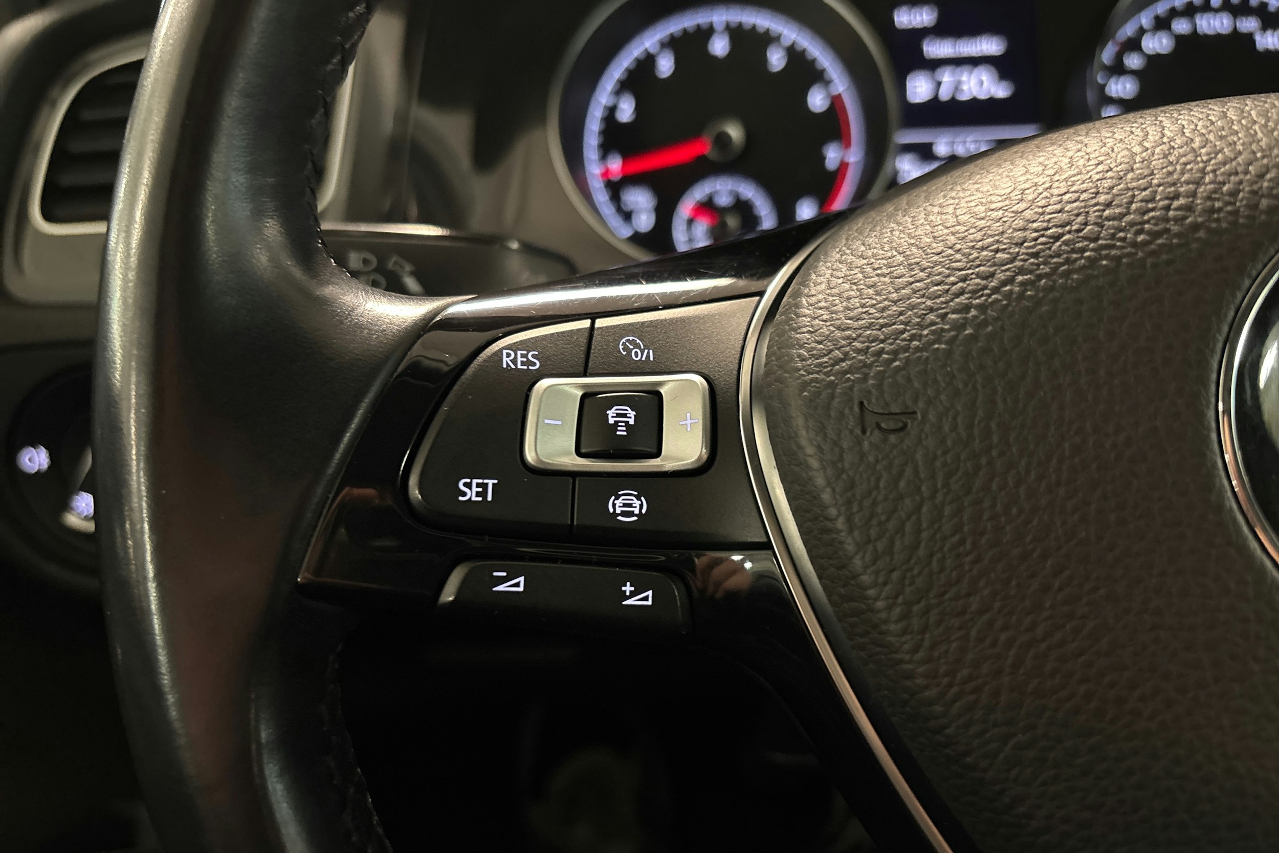 harmaa Volkswagen Golf 2019 kuva 13.