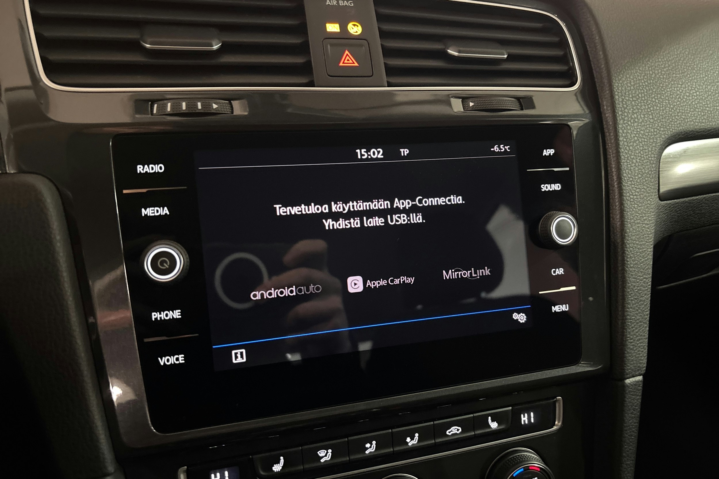 harmaa Volkswagen Golf 2019 kuva 16.