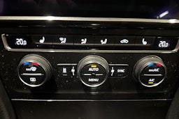 valkoinen Volkswagen Golf 2019 kuva 17.