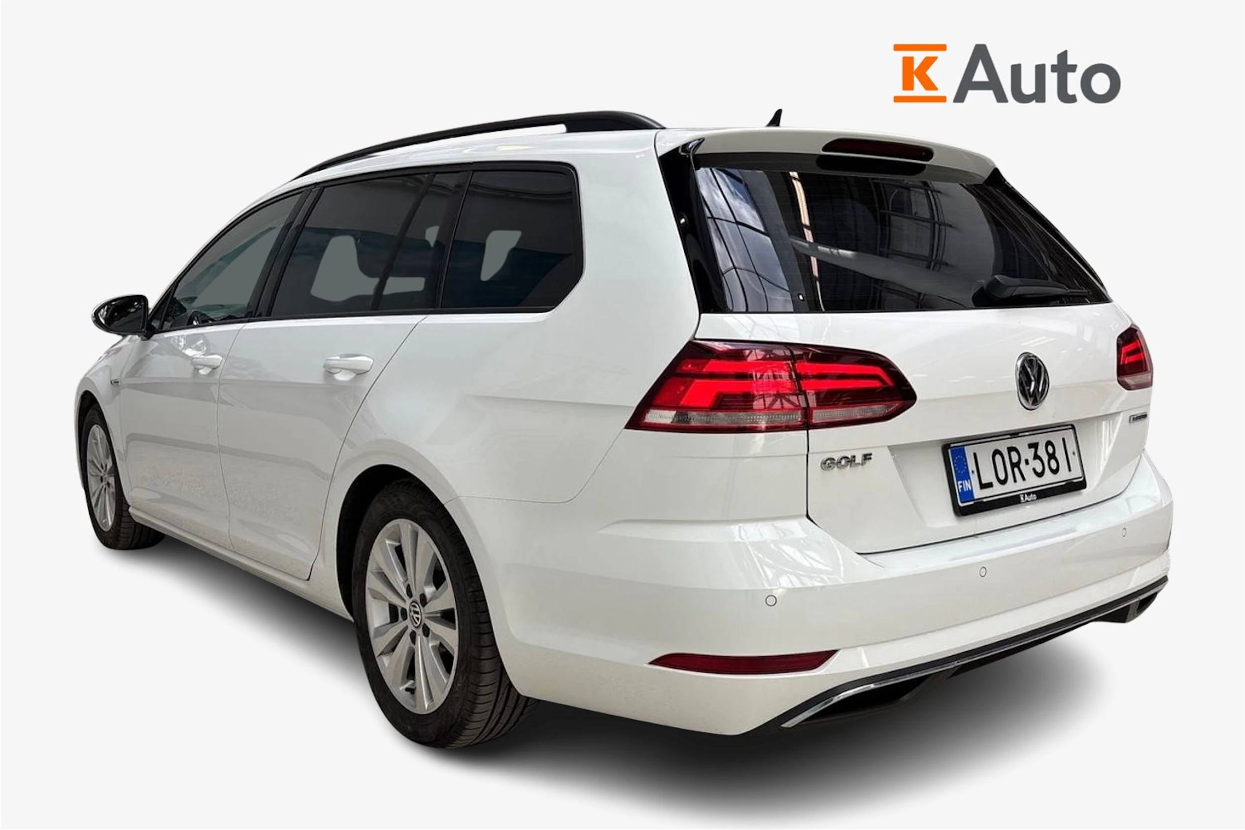 valkoinen Volkswagen Golf 2019 kuva 3.