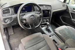 valkoinen Volkswagen Golf 2019 kuva 8.