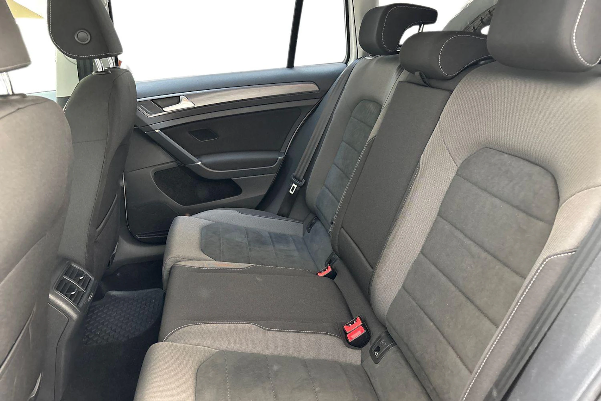 valkoinen Volkswagen Golf 2019 kuva 11.