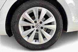 valkoinen Volkswagen Golf 2019 kuva 12.