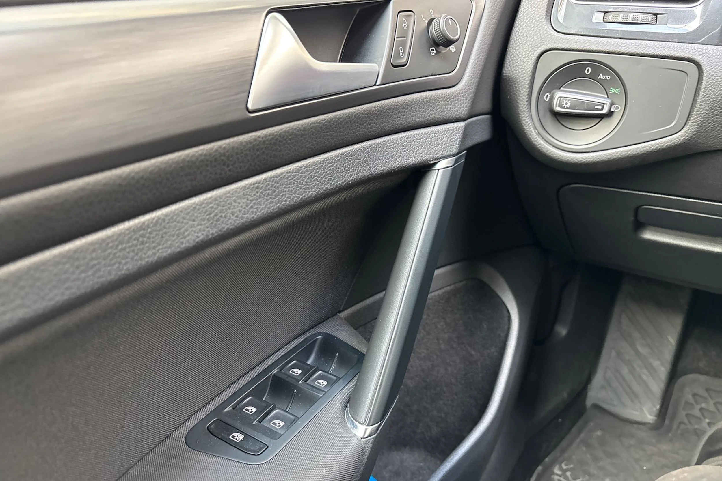 valkoinen Volkswagen Golf 2019 kuva 16.