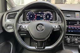 valkoinen Volkswagen Golf 2019 kuva 17.