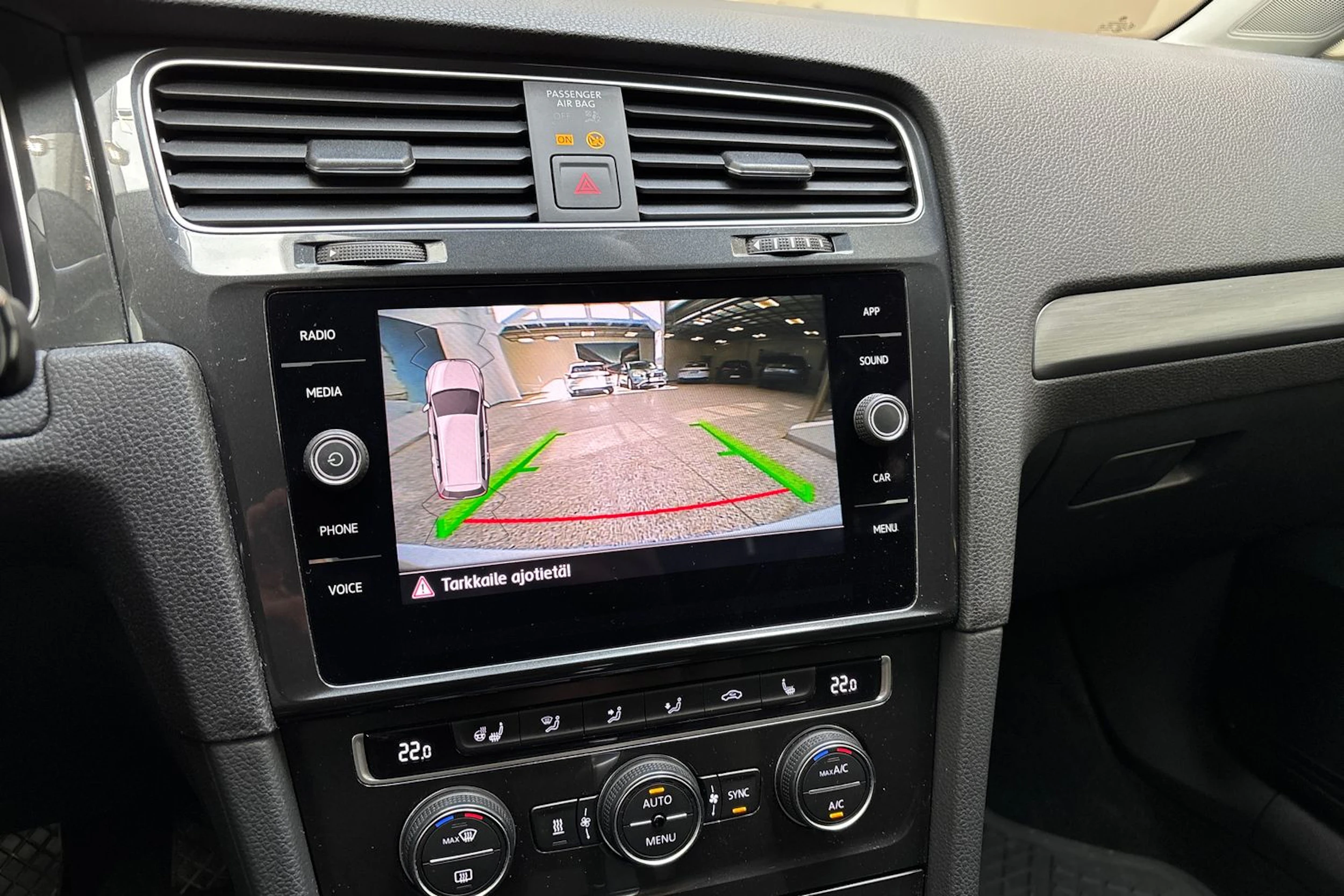 valkoinen Volkswagen Golf 2019 kuva 19.