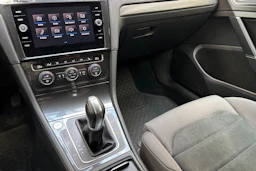 valkoinen Volkswagen Golf 2019 kuva 21.