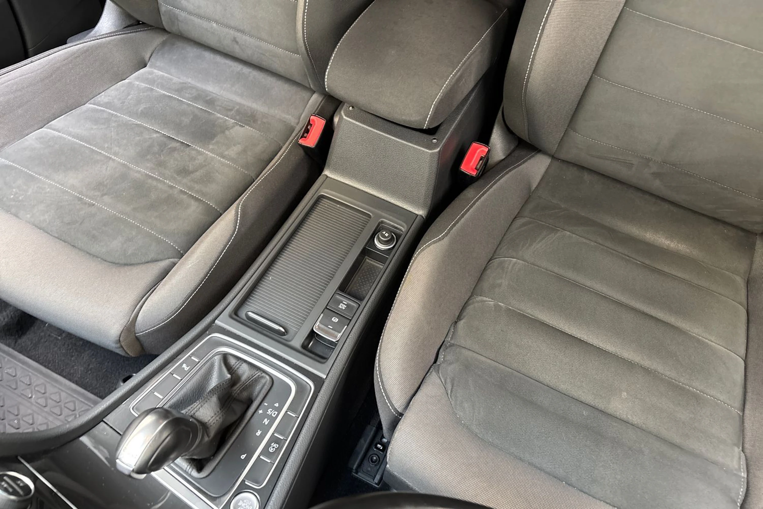 valkoinen Volkswagen Golf 2019 kuva 22.