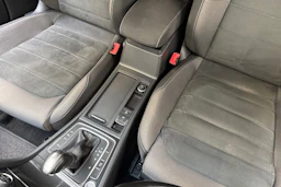 valkoinen Volkswagen Golf 2019 kuva 22.