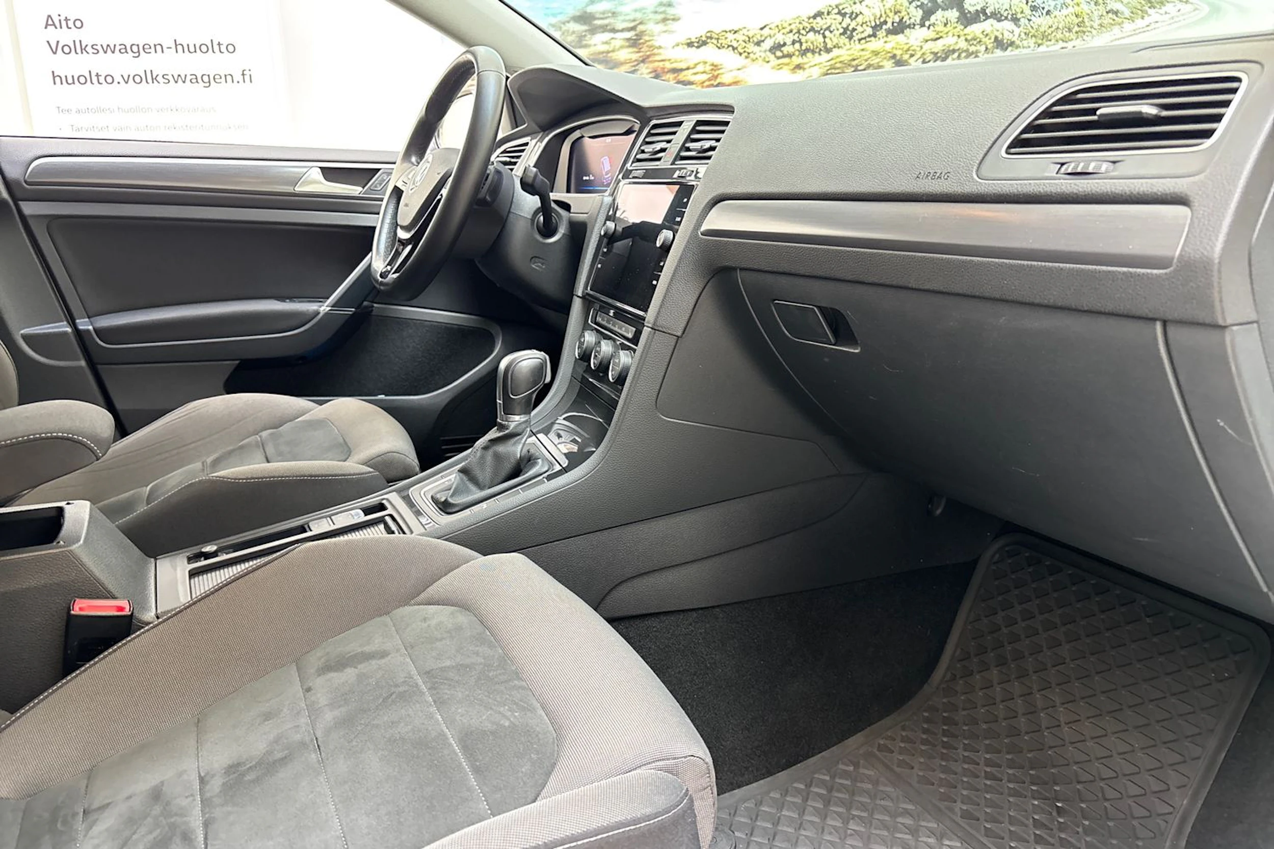valkoinen Volkswagen Golf 2019 kuva 23.