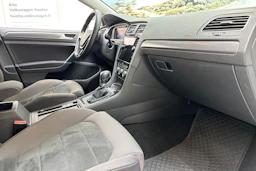 valkoinen Volkswagen Golf 2019 kuva 23.