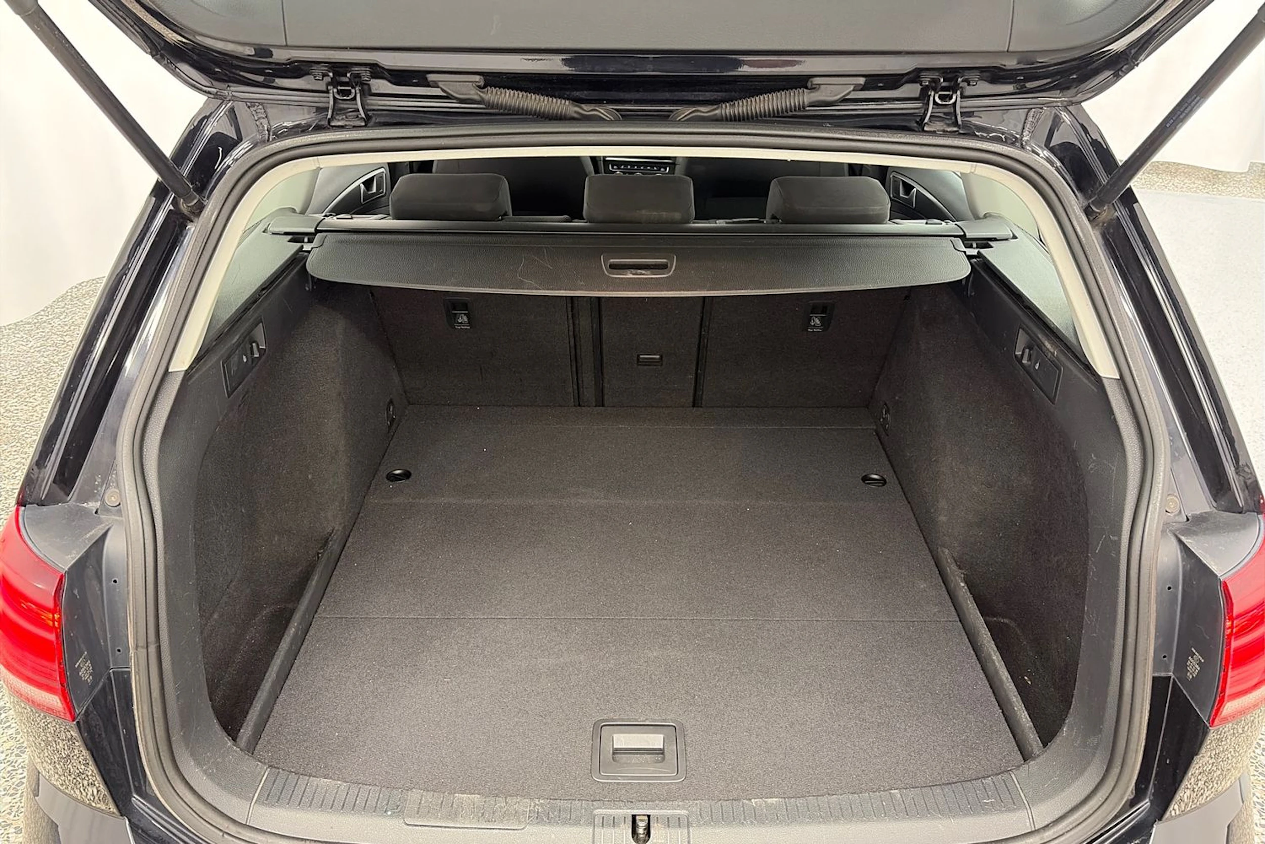 Musta Volkswagen GOLF 2019 kuva 15.