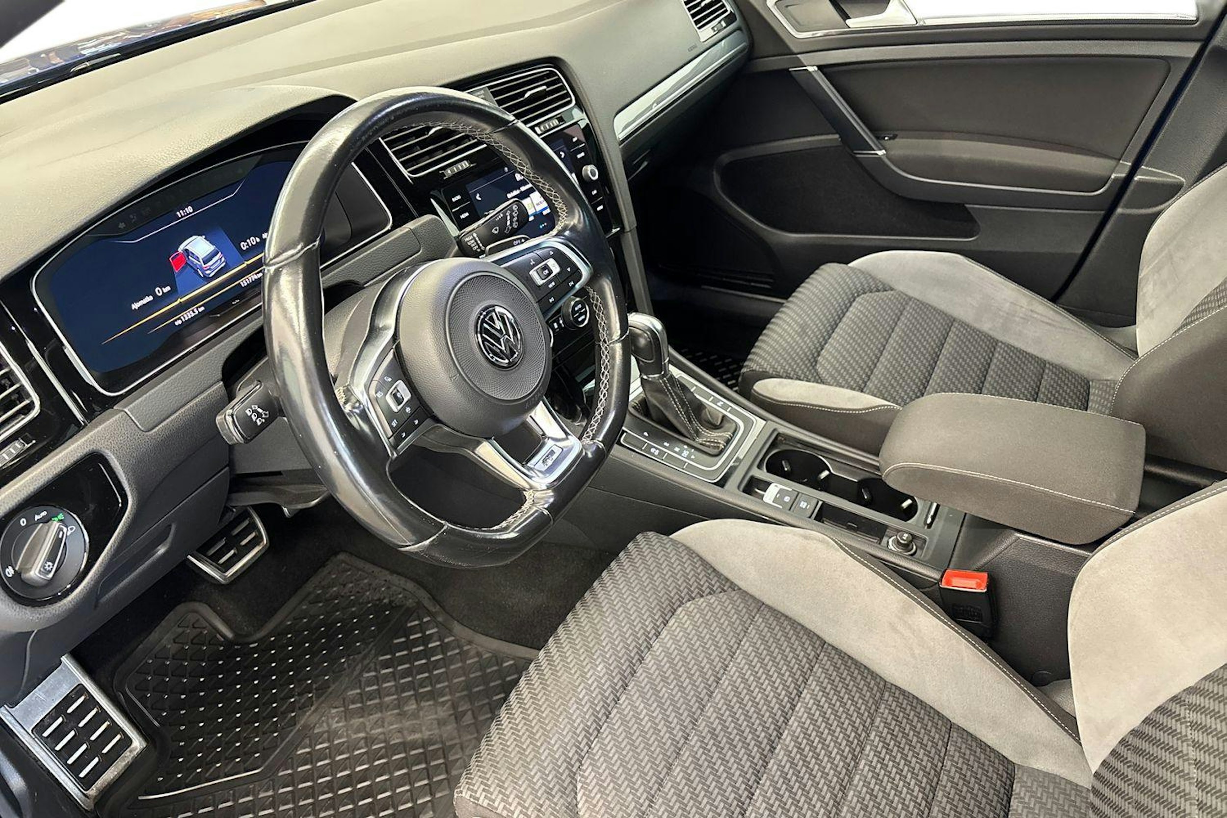 sininen Volkswagen Golf 2019 kuva 7.