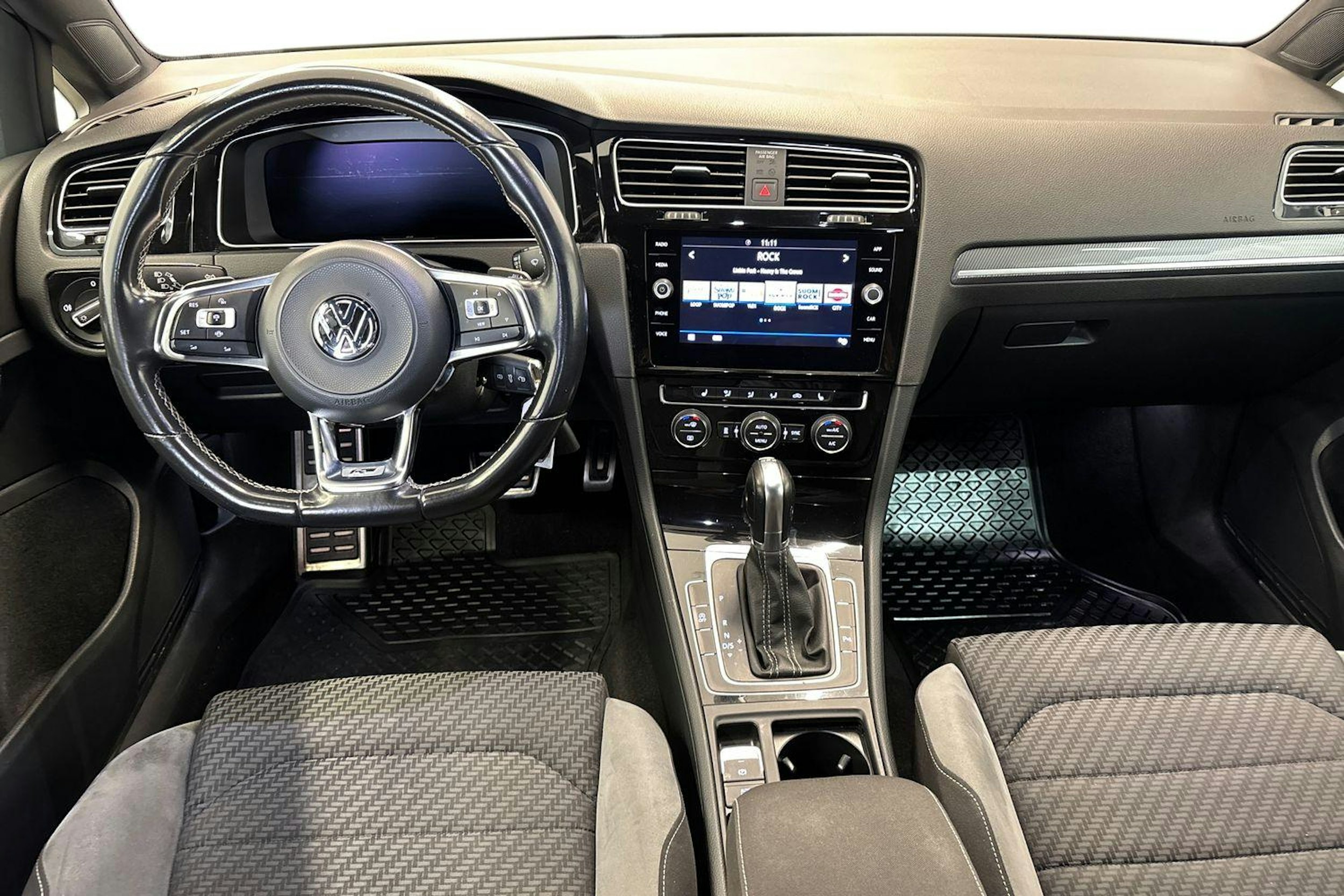 sininen Volkswagen Golf 2019 kuva 9.