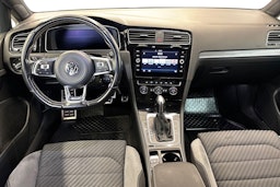 sininen Volkswagen Golf 2019 kuva 9.